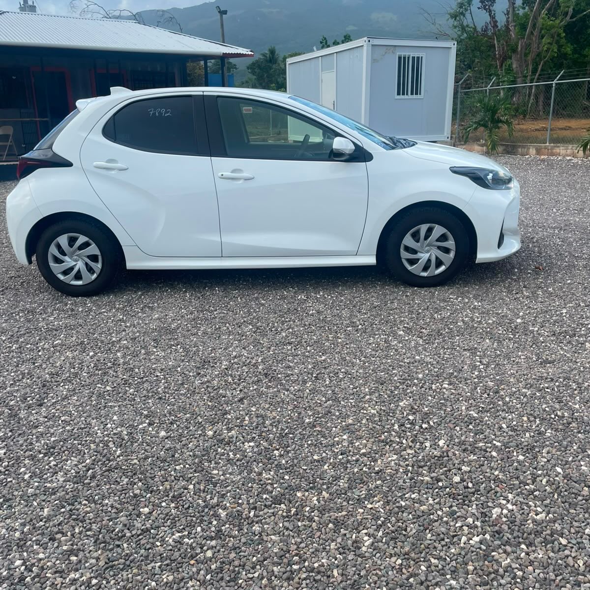 2023 Toyota Yaris - Photo 2